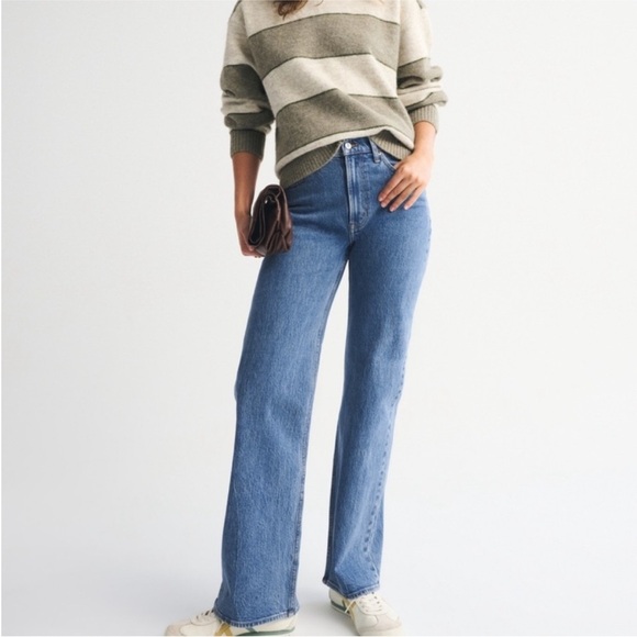 Abercrombie & Fitch Denim - Abercrombie & Fitch High Rise 90s Relaxed Jeans Size 30 / 10 Short